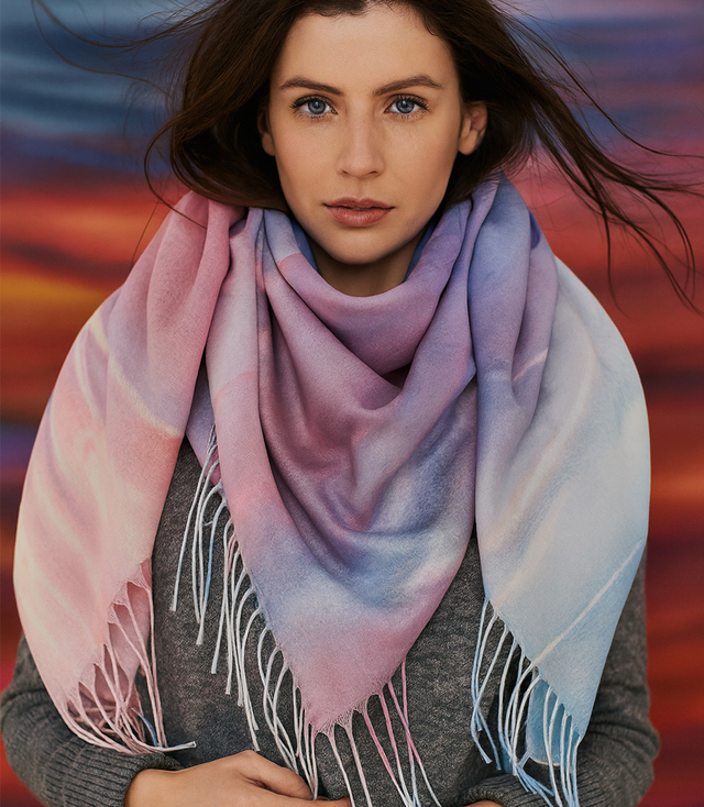 Women's scarf with elegant pattern 100x100