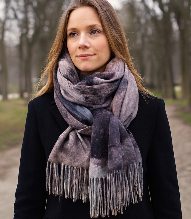 Women's scarf with tie-dye tassel motif