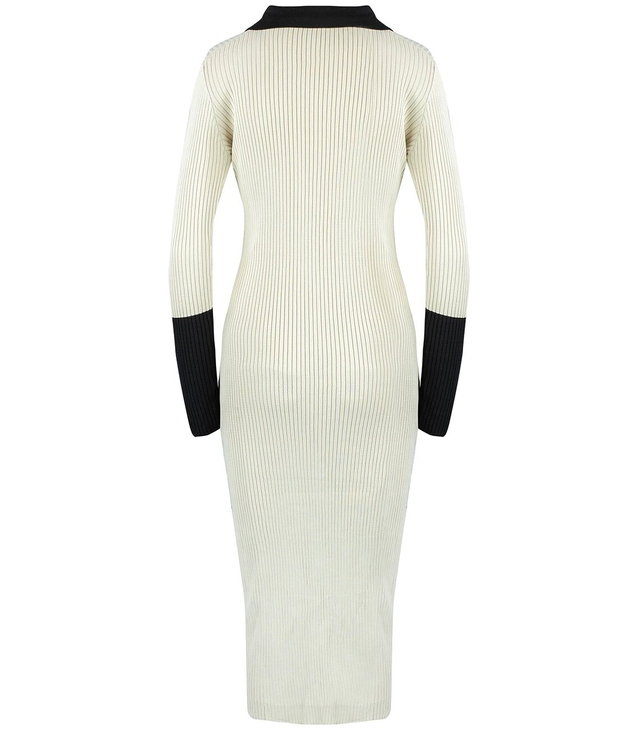 Elegant ribbed dress with a LILA collar