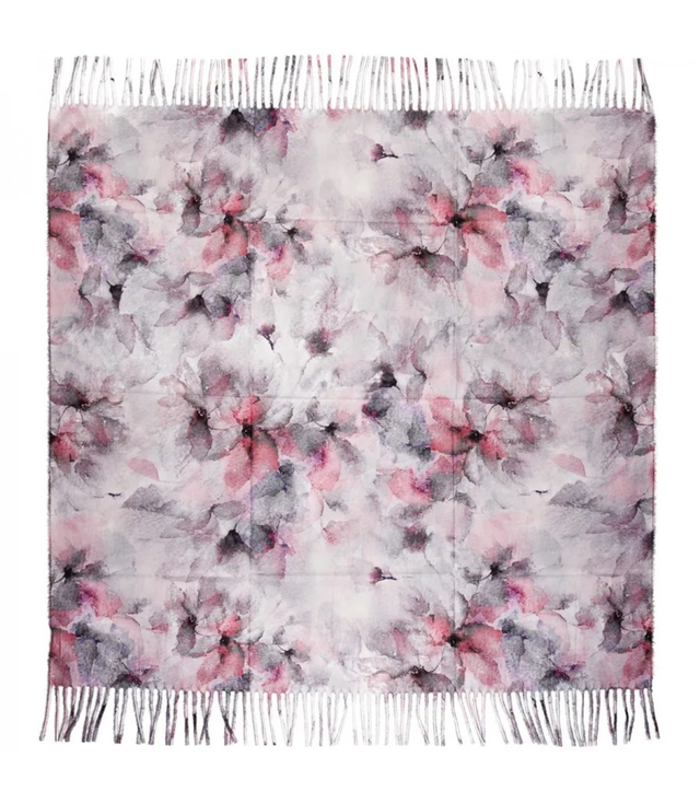 Delikatna elegancka kobieca chusta szal z frędzlami