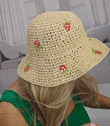 Kapelusz damski letni słomkowy z haftem truskawek BUCKET HAT 