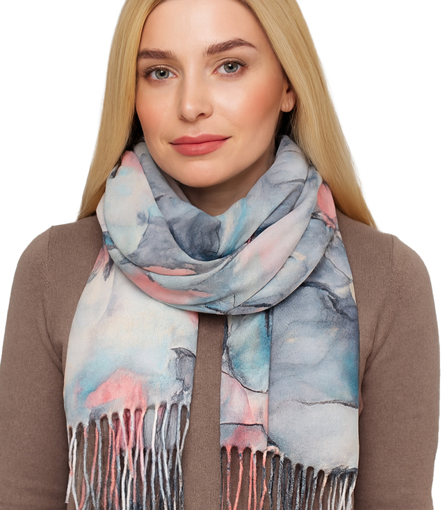 Elegant scarf with tassels