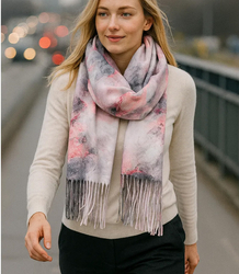 Women's scarf with floral motif and tassels elegant