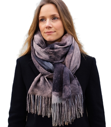 Women's scarf with tie-dye tassel motif