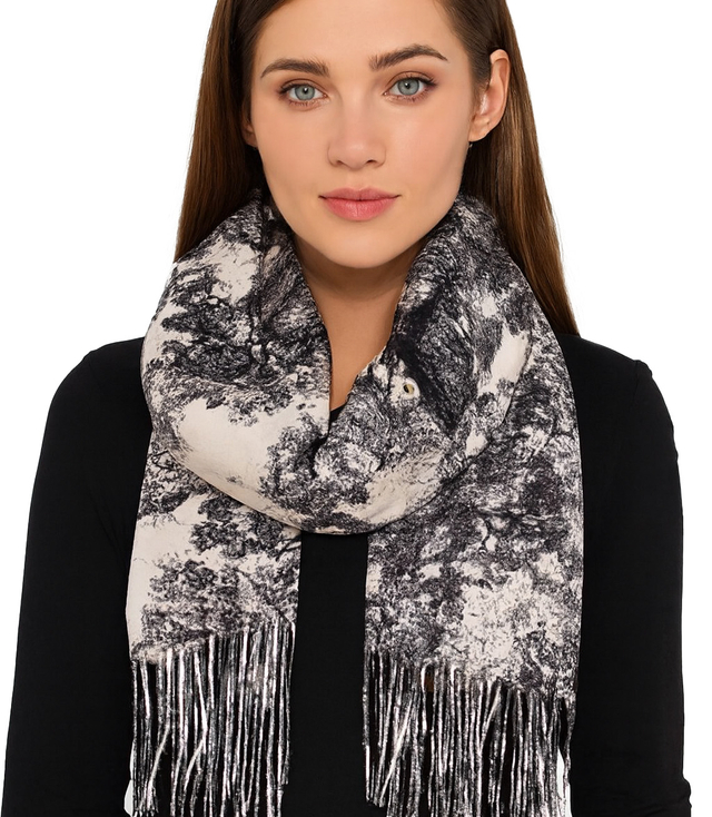 Women's scarf with floral motif and tassels elegant