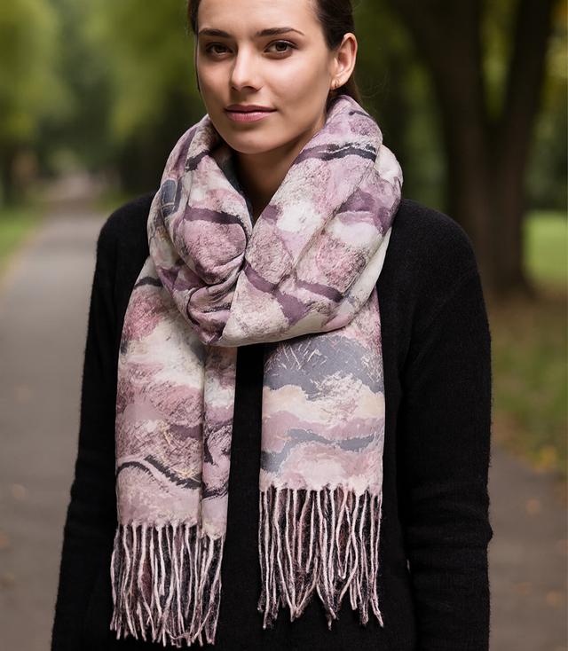 Women's scarf with geometric motif tassels