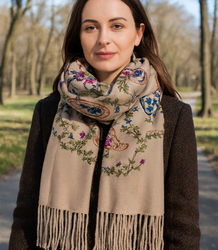 Women's scarf with embroidered pattern and tassels