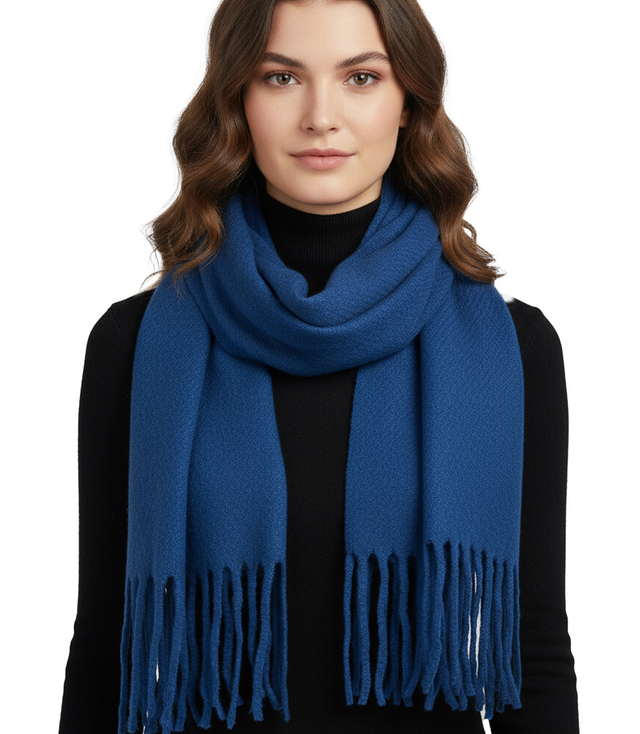 Elegant scarf with tassels in one color