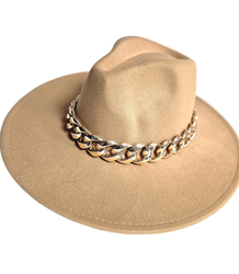 Elegant women's hat with a stylish chain