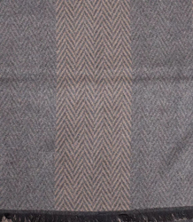 Men's scarf with tassels in patterns