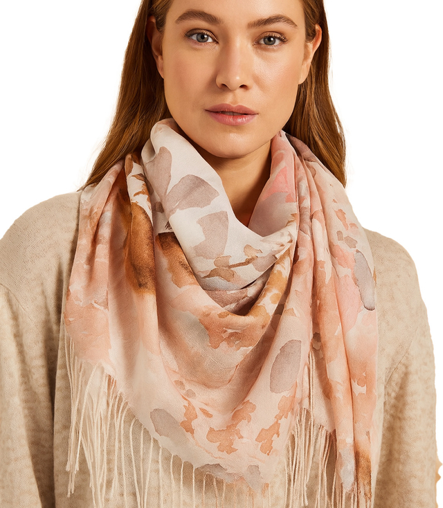 Women's scarf with floral pattern 100x100