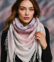 Women's scarf with floral pattern 100x100