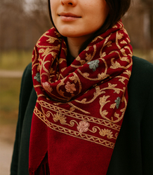 Women's patterned shawl with tassels 