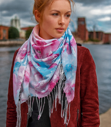 Women's scarf with floral pattern 100x100