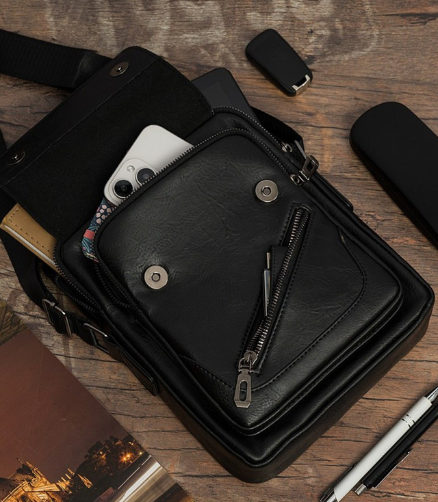 Men's SMALL rectangular padded bag elegant