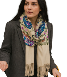 Szal damski z wzorem roślinnym i frędzlami