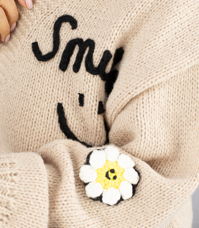 Modny kardigan sweter z naszywkami na guziki