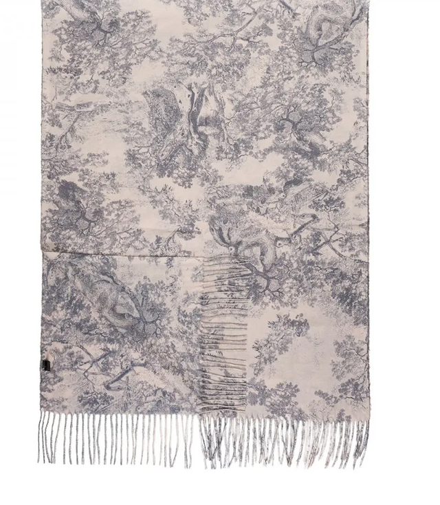 Women's scarf with floral motif and tassels elegant