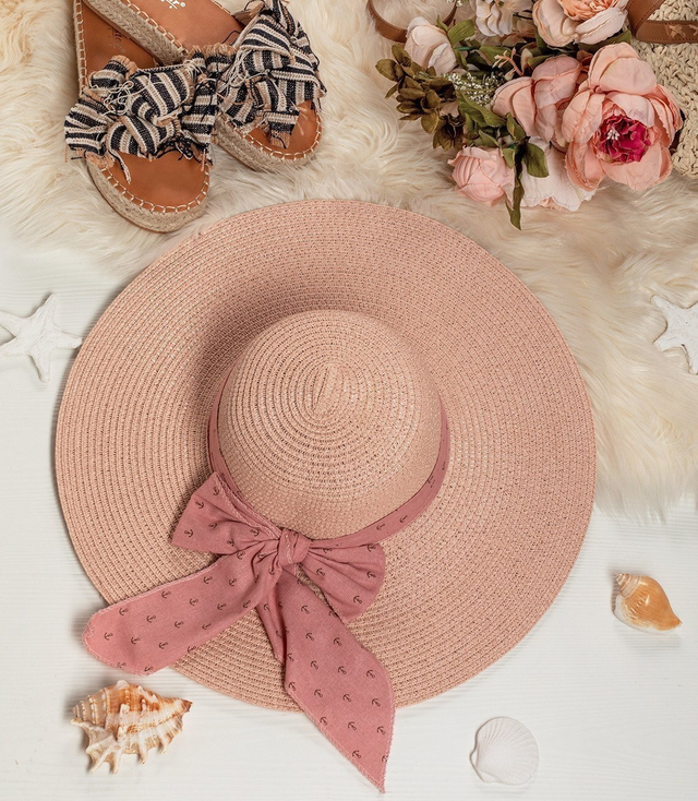 Elegant women's straw hat with hooks