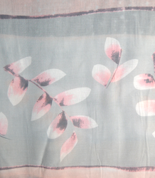 Delikatny długi piękny szal