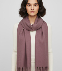 Elegant scarf with tassels in one color