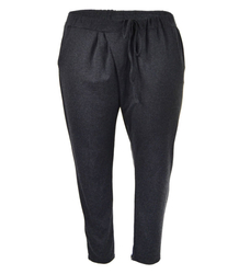 Women&#39;s fabric trousers with a BAGGY tab