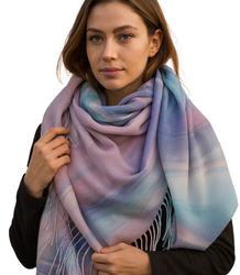 Kobieca chusta z eleganckim wzorem 100x100