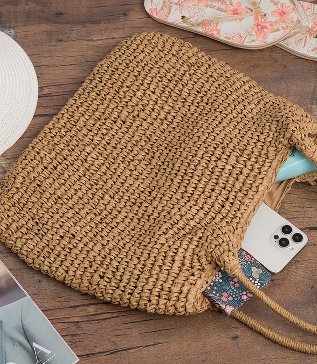 Large braided raffia shoulder bag 