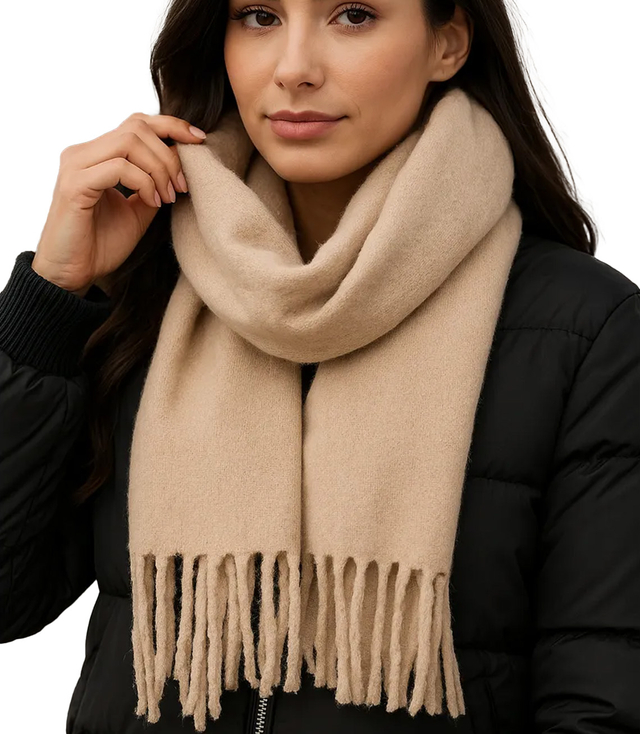 Elegant scarf with tassels in one color