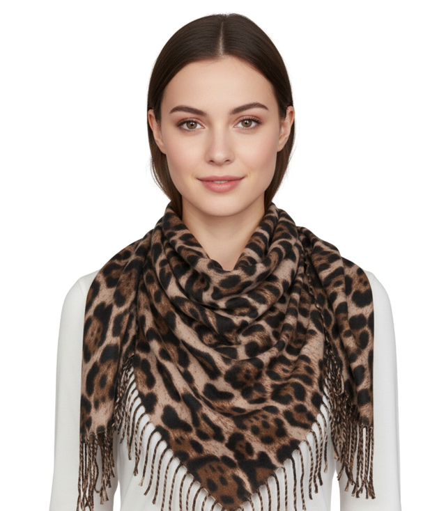 Warm panther scarf with tassels