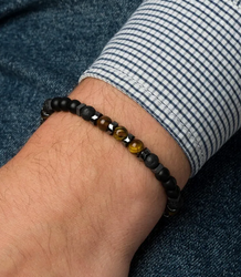 Men's bracelet with natural stones