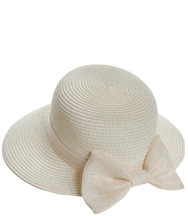 Elegant straw hat with a stylish bow