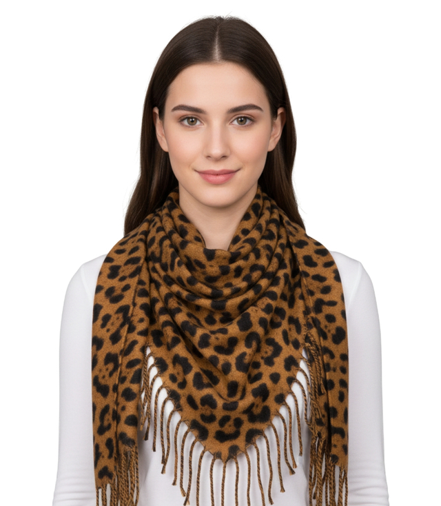 Warm panther scarf with tassels
