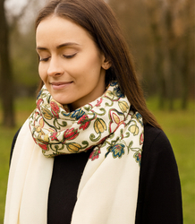 Women's scarf with embroidered pattern and tassels
