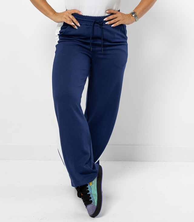 Comfortable sweatpants with white piping LEXI