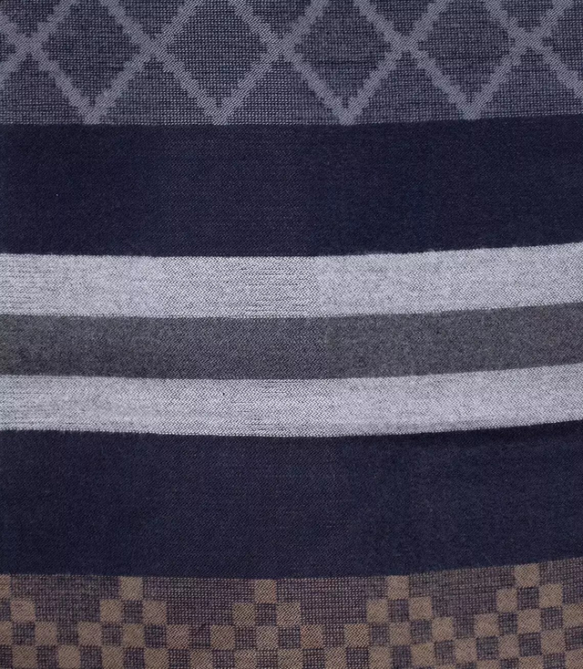 Men's scarf with tassels in patterns