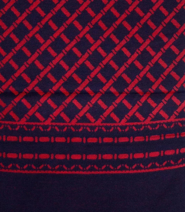 Men's scarf with tassels in patterns