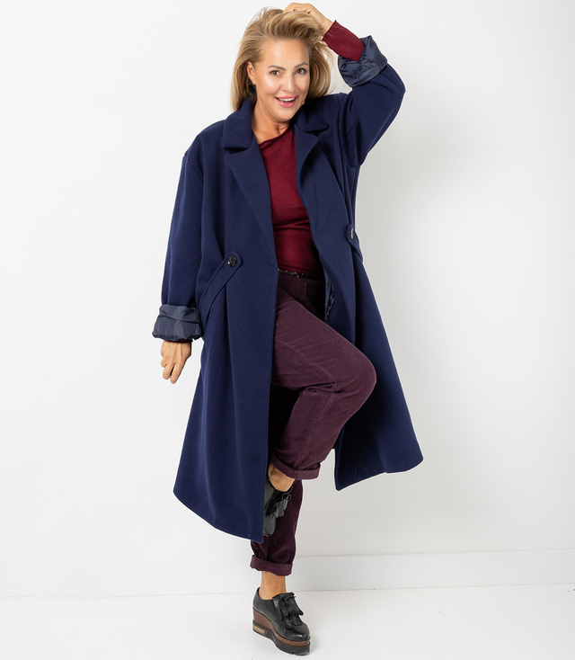 Długi płaszcz damski oversize z ozdobnym pasem KASIA unisize