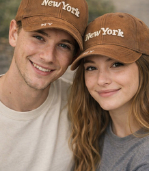 Czapka z daszkiem z ozdobną naszywką NEW YORK UNISEX