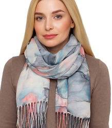 Elegant scarf with tassels