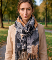 Women's scarf with floral motif and tassels elegant