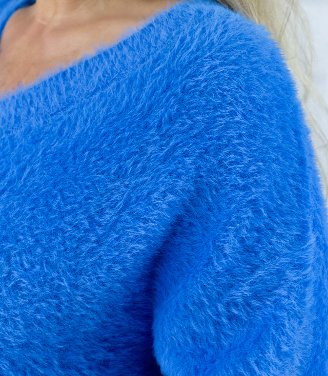Puszysty sweter sukienka dzianinowa dekolt w serek FUZZYVIBE