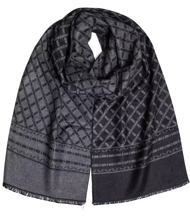 Men's scarf with tassels in patterns