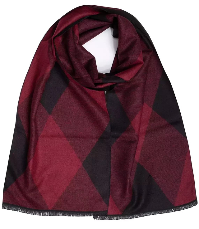 Men's scarf with tassels in patterns