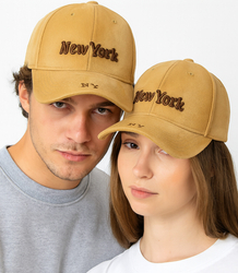Czapka z daszkiem z ozdobną naszywką NEW YORK UNISEX
