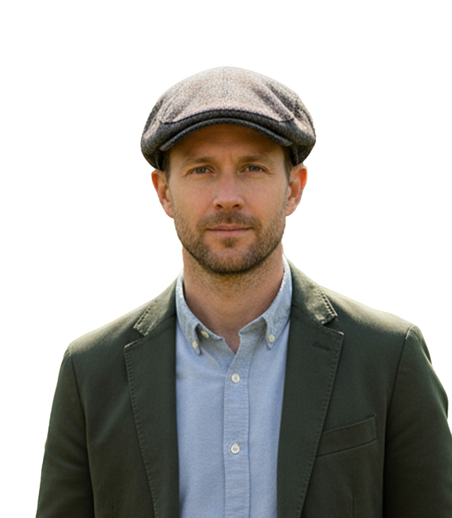 Stylish smooth men's helmet Universal color scheme