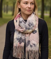 Women's scarf with floral motif and tassels elegant