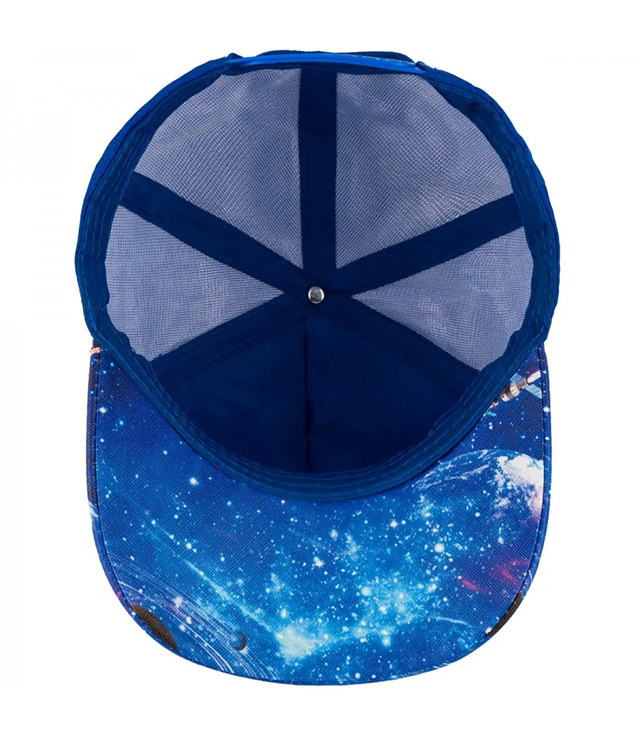 Children's baseball cap decorated with a colorful print 