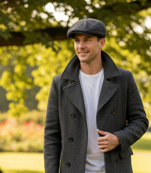 Stylish smooth men's helmet Universal color scheme