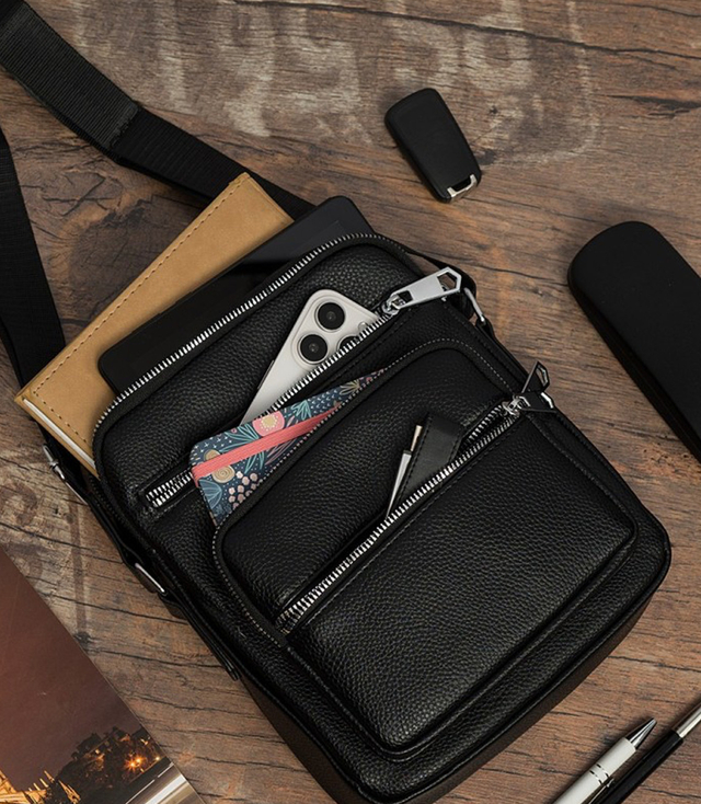 Men's SMALL rectangular padded bag elegant